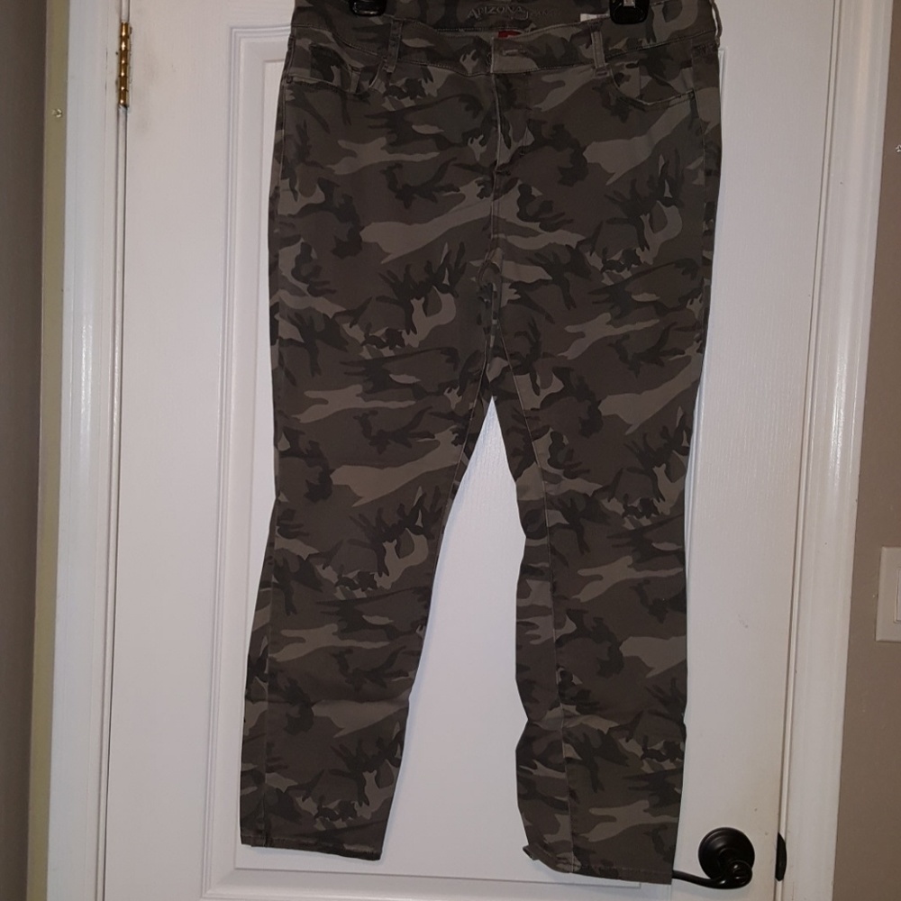 Arizona Jean Co Camo Pants